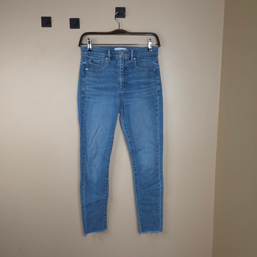 Loft Ann Taylor High Rise The Skinny Cropped Jean in Medium Wash Size 4/27
